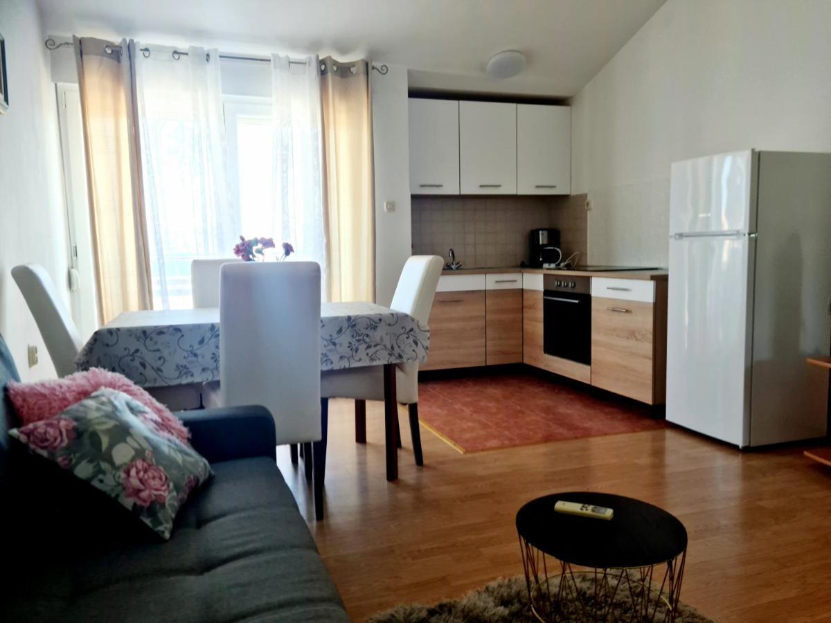 Apartmani Junto بريكو المظهر الخارجي الصورة