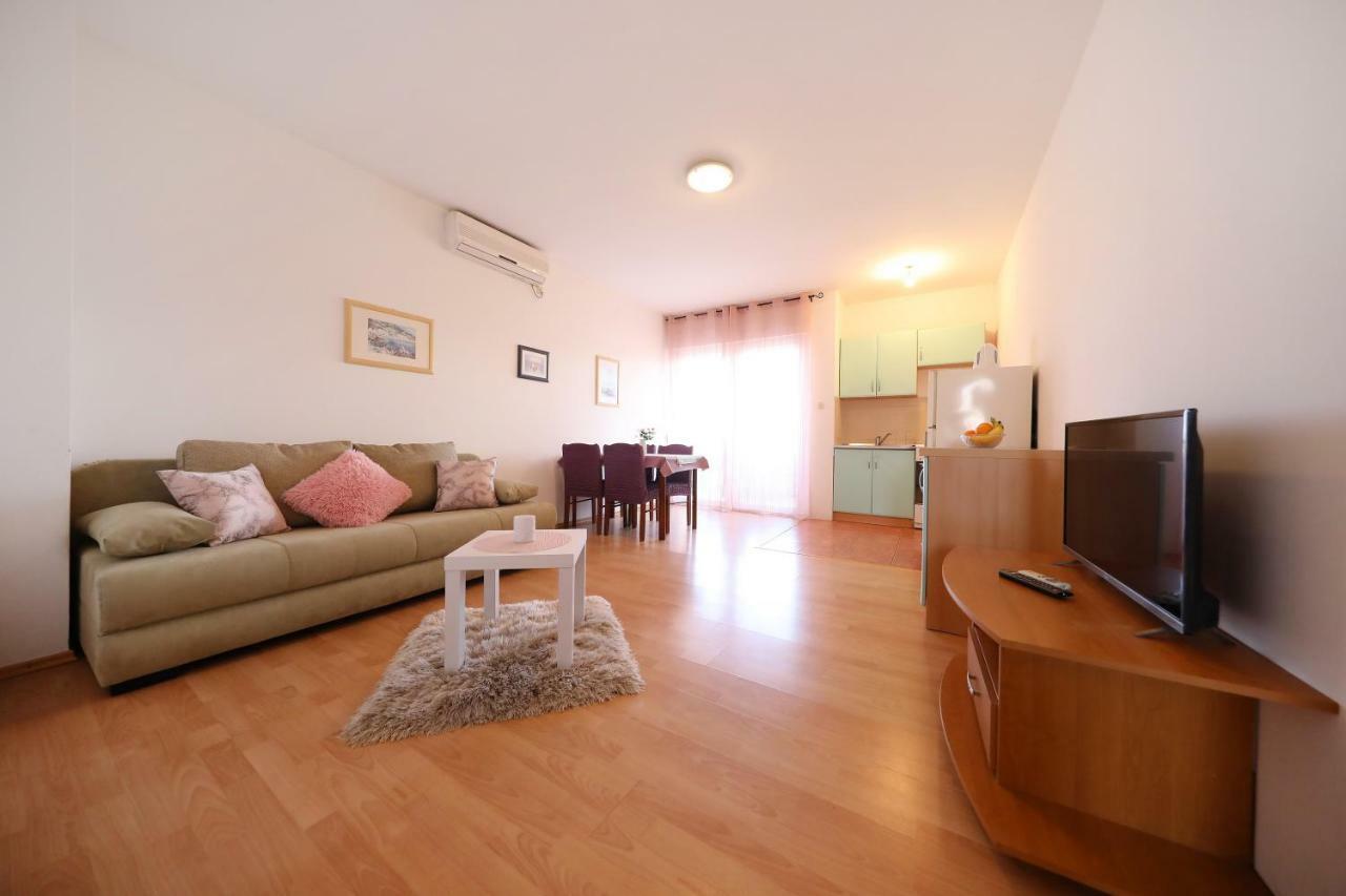 Apartmani Junto بريكو المظهر الخارجي الصورة